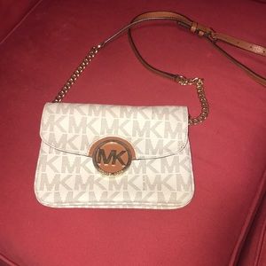 Michael Kors - cross body purse
